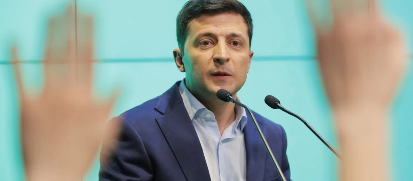 Ουκρανία: Ο Β.Ζελένσκι επισκέφθηκε στο νοσοκομείο τον μοναδικό επιζώντα της αεροπορικής τραγωδίας (φώτο)